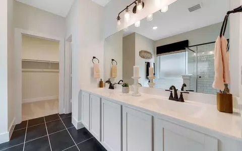 Bath - 3610 Compass Pointe Ct, Angleton, TX 77515 photo 11 of 18