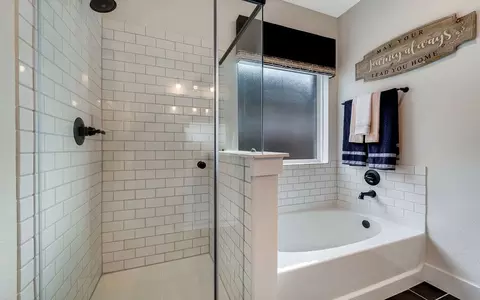 Bath - 3610 Compass Pointe Ct, Angleton, TX 77515 photo 12 of 18