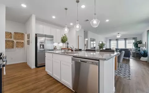 Kitchen - 3610 Compass Pointe Ct, Angleton, TX 77515 photo 19 of 21