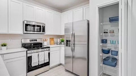 Kitchen - 31 Hubbard Bnd, Saint Augustine, FL 32092 photo 3 of 4