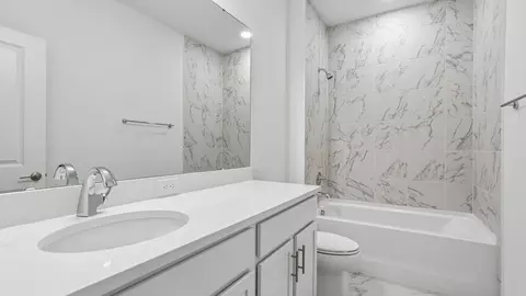 Bath - 607 Silver Stream Ct, Brandon, FL 33511 photo 2 of 7