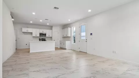 Living - 607 Silver Stream Ct, Brandon, FL 33511 photo 3 of 4