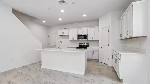 Kitchen - 607 Silver Stream Ct, Brandon, FL 33511 photo 3 of 7