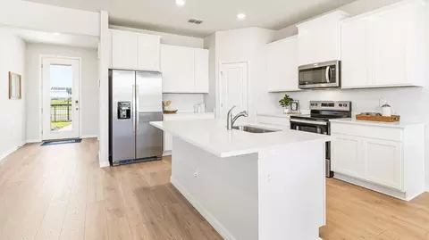 Kitchen - 17123 James Trl, Parrish, FL 34219 photo 1 of 4