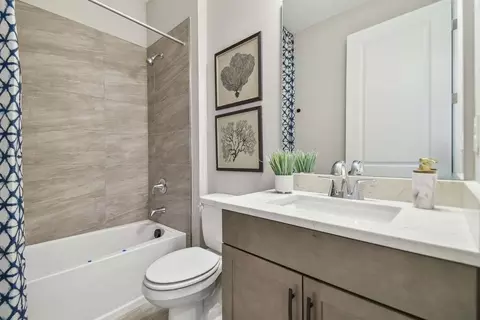 Bath - 1247 Honeycomb Pl, Seffner, FL 33584 photo 2 of 6