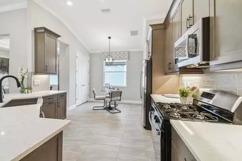 Kitchen - 1247 Honeycomb Pl, Seffner, FL 33584 photo 2 of 4