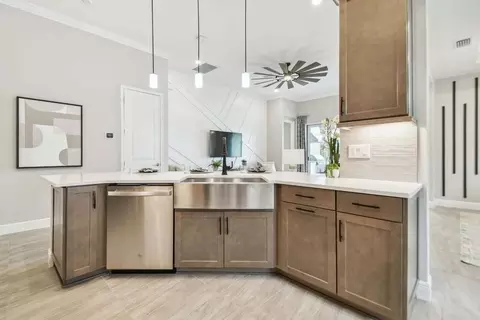 Kitchen - 1247 Honeycomb Pl, Seffner, FL 33584 photo 3 of 3
