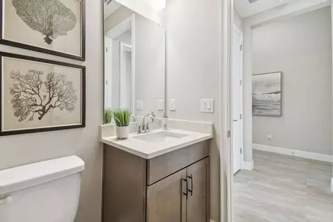 Bath - 1247 Honeycomb Pl, Seffner, FL 33584 photo 1 of 6