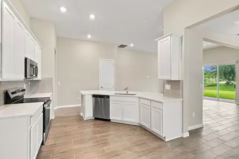 Kitchen - 1247 Honeycomb Pl, Seffner, FL 33584 photo 5 of 7