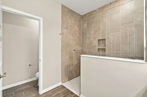 Bath - 1247 Honeycomb Pl, Seffner, FL 33584 photo 1 of 3