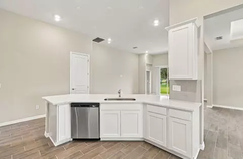 Kitchen - 1247 Honeycomb Pl, Seffner, FL 33584 photo 4 of 7