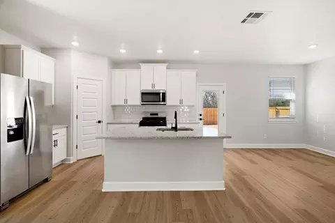 Kitchen - 3009 Evyn Blvd, Yukon, OK 73099 photo 2 of 2