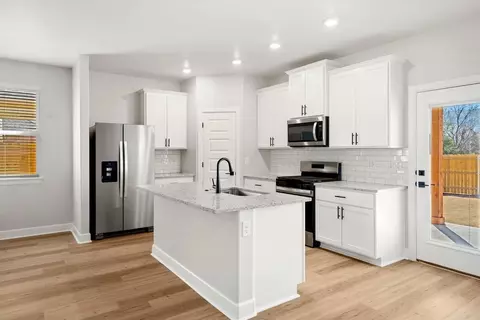 Kitchen - 3009 Evyn Blvd, Yukon, OK 73099 photo 1 of 2