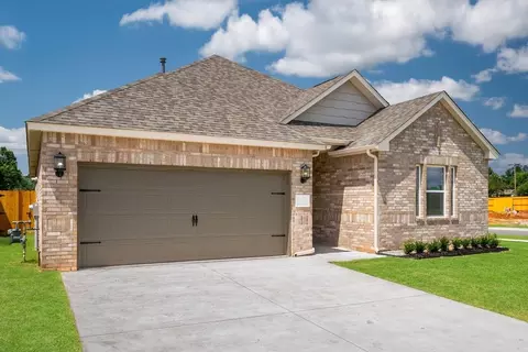 Exterior - 3009 Evyn Blvd, Yukon, OK 73099 photo 4 of 15