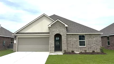 208 Crest Cove Dr, Maurice, LA 70555