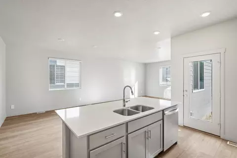 Kitchen - 952 E Cody St, Eagle Mountain, UT 84005 photo 3 of 7