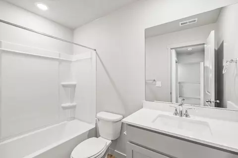 Bath - 952 E Cody St, Eagle Mountain, UT 84005 photo 2 of 4