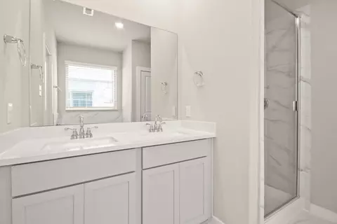 Bath - 12048 Moonlight Path Dr, Conroe, TX 77304 photo 2 of 6