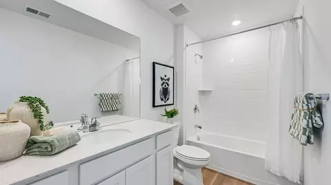Bath - 990 Mew Rd, Windsor, CO 80550 photo 3 of 5