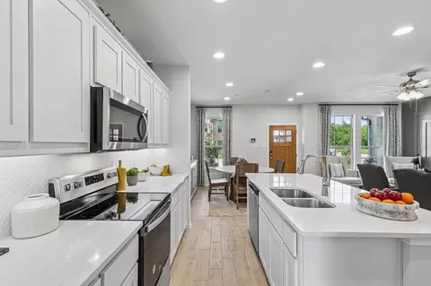 Kitchen - 4002 Avion Dr, Sanger, TX 76266 photo 4 of 11