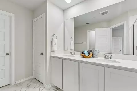 Bath - 4002 Avion Dr, Sanger, TX 76266 photo 2 of 6