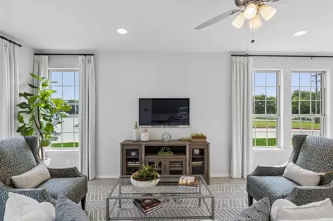 Living - 4002 Avion Dr, Sanger, TX 76266 photo 4 of 4