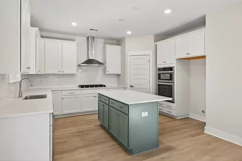 Kitchen - 219 Creek Pointe Dr, Moncks Corner, SC 29461 photo 5 of 10