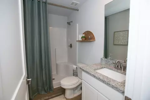 Bath - 121 Shenandoah Ln, Lagrange, GA 30241 photo 1 of 9