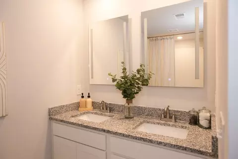 Bath - 121 Shenandoah Ln, Lagrange, GA 30241 photo 3 of 9