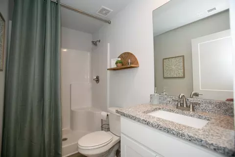 Bath - 121 Shenandoah Ln, Lagrange, GA 30241 photo 2 of 9