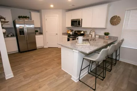 Kitchen - 121 Shenandoah Ln, Lagrange, GA 30241 photo 4 of 5