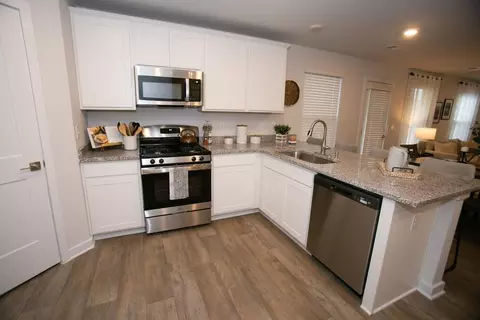 Kitchen - 121 Shenandoah Ln, Lagrange, GA 30241 photo 2 of 5