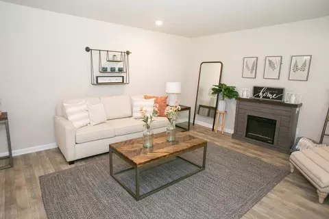 Living - 121 Shenandoah Ln, Lagrange, GA 30241 photo 2 of 5