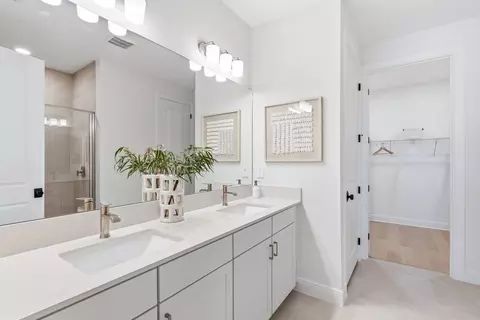Bath - 17652 Cane Ave, Venice, FL 34293 photo 1 of 3