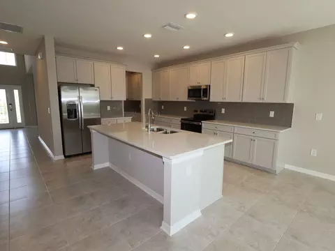 12177 Farrier Dr, Dade City, FL 33525