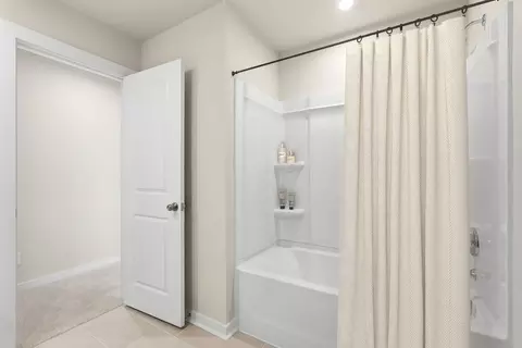 Bath - 3223 Zeppelin Ln, Sumter, SC 29154 photo 2 of 4