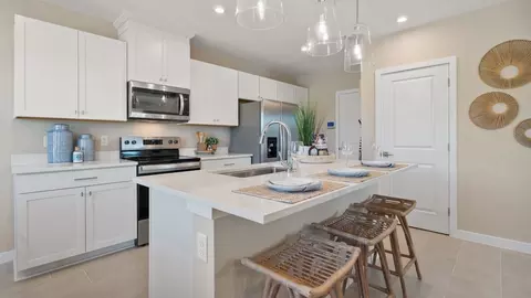Kitchen - 6647 Jillian Dr, Saint Cloud, FL 34773 photo 4 of 5