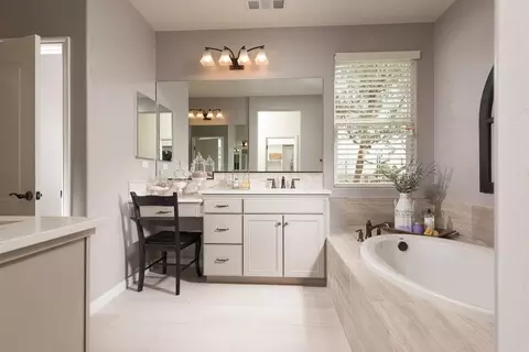 Bath - 2203 Gilford St, Bakersfield, CA 93311 photo 2 of 4