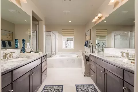 Bath - 2203 Gilford St, Bakersfield, CA 93311 photo 4 of 4
