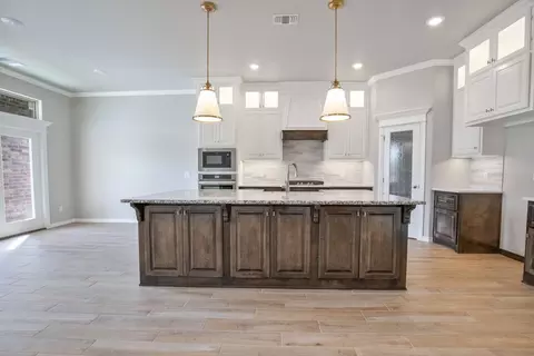 Kitchen - 2800 Heather Hvn, Moore, OK 73160 photo 2 of 19