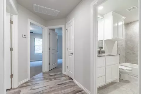 Entry Way - 2800 Heather Hvn, Moore, OK 73160 photo 4 of 4