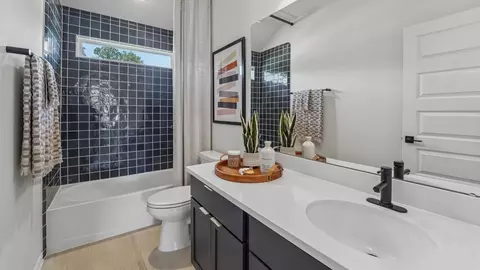 Bath - 206 Painters Ridge Ct, Willis, TX 77318 photo 9 of 10