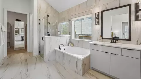 Bath - 206 Painters Ridge Ct, Willis, TX 77318 photo 5 of 10