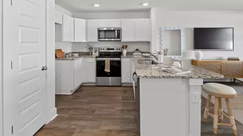 Kitchen - 5460 Mistiflower St, Leland, NC 28451 photo 4 of 6