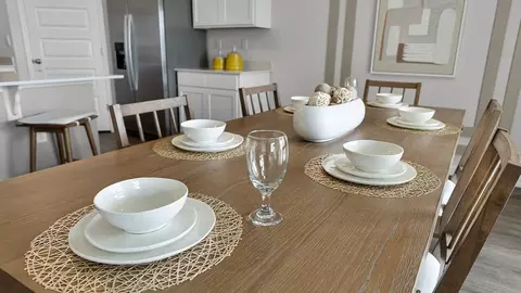 Dining - 1372 Bear Hammock Dr, Umatilla, FL 32784 photo 4 of 6