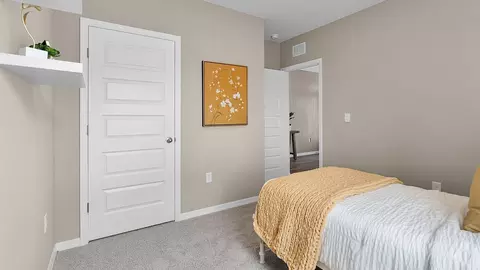Bedroom - 1372 Bear Hammock Dr, Umatilla, FL 32784 photo 8 of 17