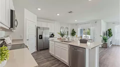 Kitchen - 1372 Bear Hammock Dr, Umatilla, FL 32784 photo 2 of 6