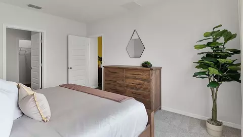 Bedroom - 1372 Bear Hammock Dr, Umatilla, FL 32784 photo 2 of 17