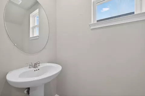 Bath - 13109 Oxeye Ln, Parrish, FL 34219 photo 1 of 2