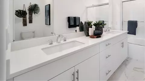 Bath - 2705 Cloudview Privado, Ontario, CA 91761 photo 4 of 4